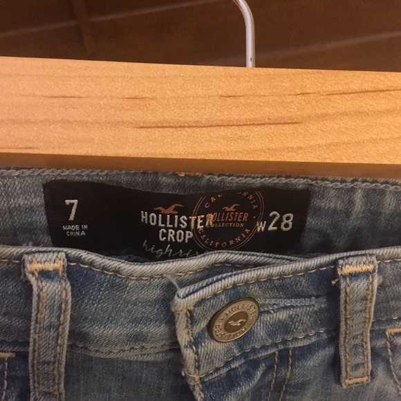 Rare Hollister Cropped Jeans Embroidered - Picture 6 of 6